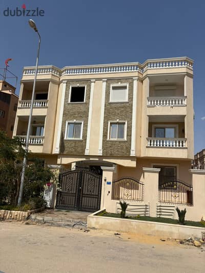 امتلك شقتك 160م داخل فيلا شيك باطلالة مميزه جدا فيو مفتوح ع اكبر مساحة لاند اسكيب في الحي