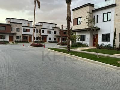 LOWEST PRICE Townhouse Middle in AZZAR READY TO MOVE, Near AlAhly Club, 5th Settlement, 4BED