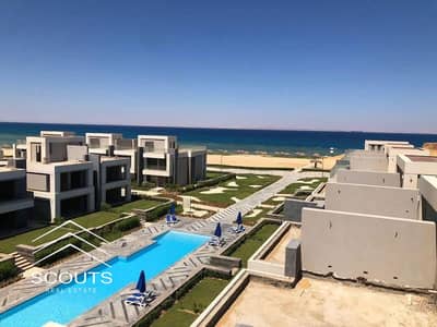 استلم فوري في قلب راس الحكمه شاليه seaview بانورامي fully finished تقسيمه 3 غرف في لافيستا راس الحكمه برايم لوكيشن بالقرب من ماونتن فيو وفوكا باي