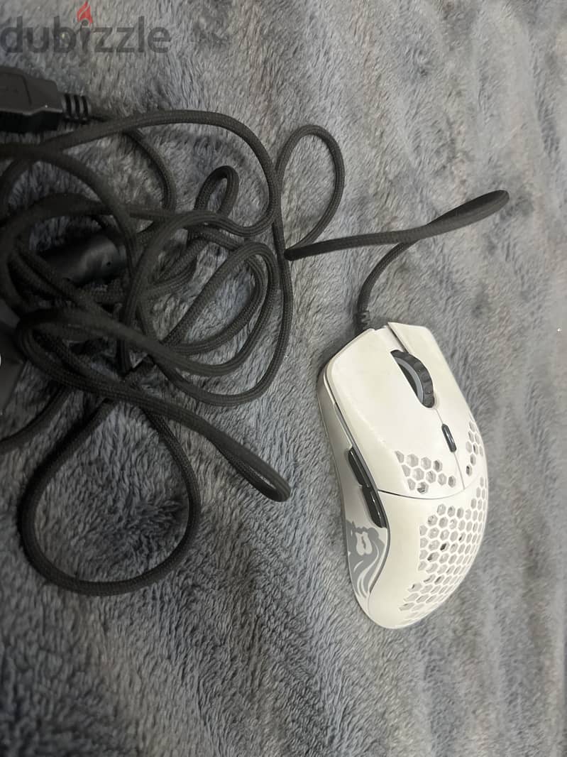Glorious mouse ( Like New ) 1