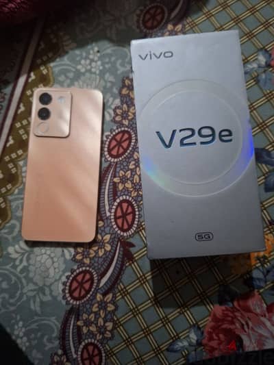تليفون فيفو V29e بحاله ممتازه بالضمان بالكرتونه والجراب بدون شاحن