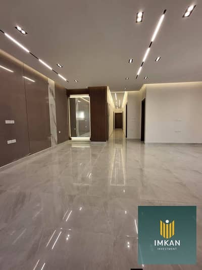 شقه باقل سعر ومقدم 850,000 فقط في التجمع الخامس متشطبه بالكامل جاهزه للمعاينه في كمبوند مايان Mayan بالقرب من AUC