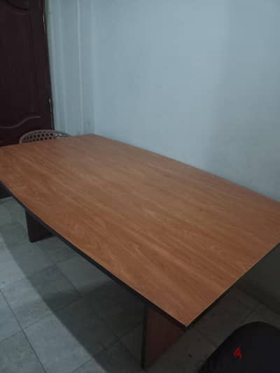 meeting table in very good condition
