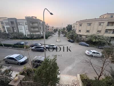 شقة الترا سوبر لوكس اول سكن والبيع شامل المطبخ والدريسنج في لوكيشن ممتاز جدًا في الحي السابع ڤيلا ومداخل شيك جدًا