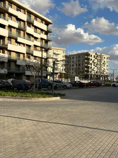 استلم فوري شقه١٣٤م. متشطبه بالمطبخ و التكييفات في كمبوند البروجal burouj