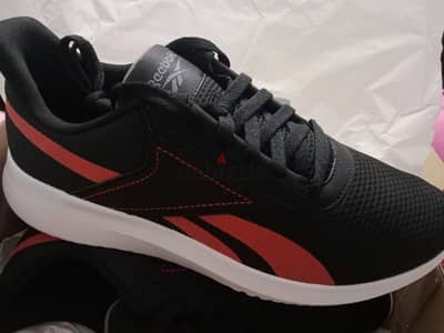 كوتشي Reebok أصلي وارد الخارج جديد بالكرتونة