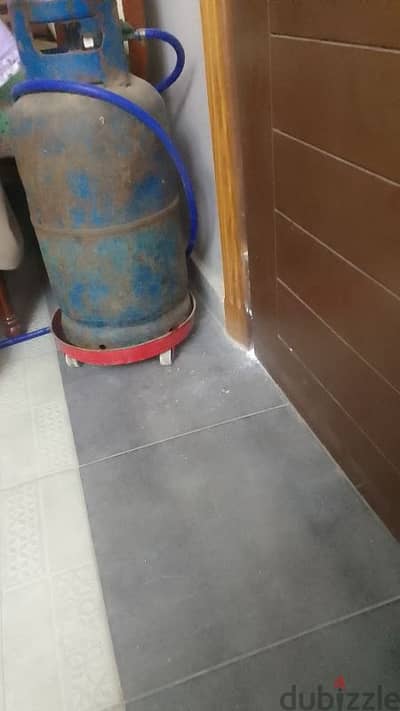 انبوبةبالمنظم والخرطوم و القاعدة مليانة