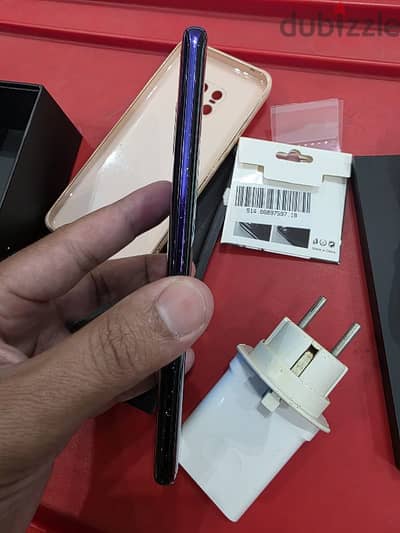 هواوي ميت ٢٠ برو huawei mate 20 pro  بالعلبة لون ازرق
