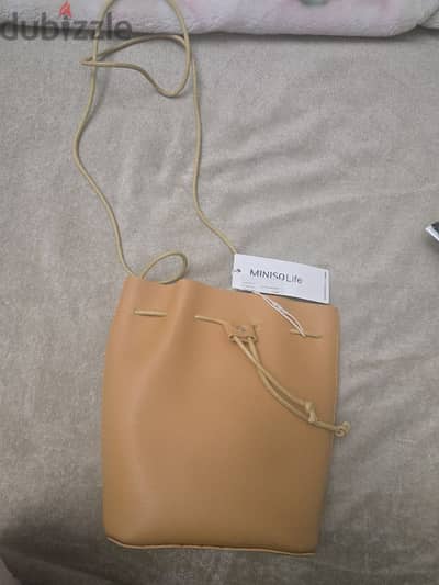 شنطه كروس صغيره من miniso