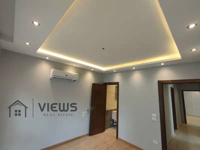 شقة 3 غرف نوم 135م + 30م حديقة متشطبة بالمطبخ و التكيفات ماونتن فيو اى سيتي Mountain view i city