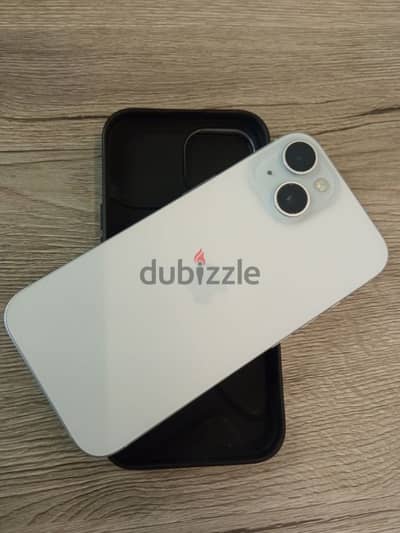 هو iPhone 15 مساحة ١٢٨  لون ابيض  بطرية ٩٤٪ يعني جديد  استخدام شخصي