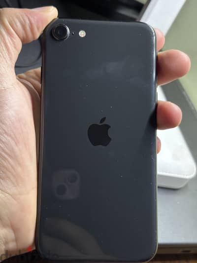 Iphone se 2020 ايفون بحالة ممتازة مش مفتوح
