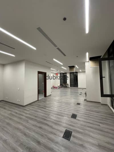 مقر إداري 119م تشطيب كامل للإيجار في ديستركت 5 التجمع الخامس