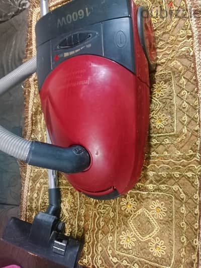 مكنسه كهربائيه حالتها جيده جدا