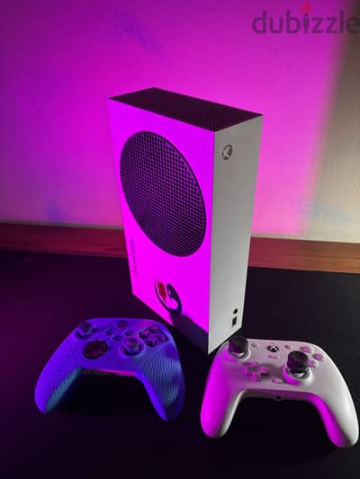 Xbox series s  with 2 controllers