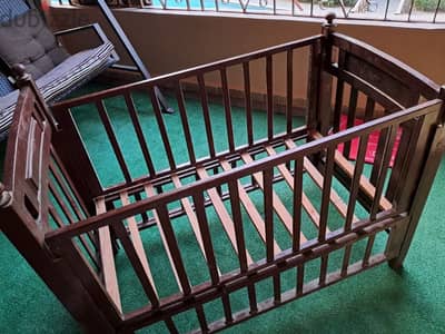 سرير اطفال عمولة حاله ممتازة