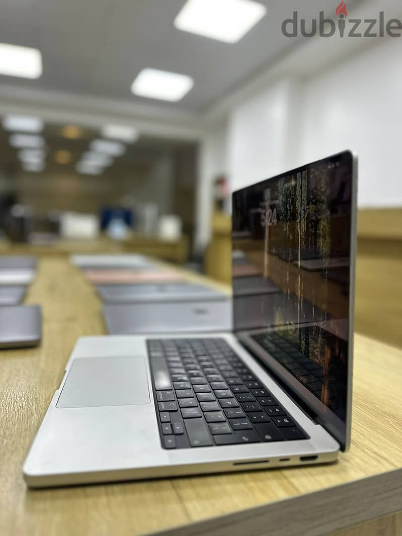 MacBook Pro M2 Max 2