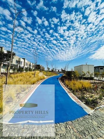 Duplex with garden for sale, fully finished and ready for immediate occupancy. A video of the view is available.