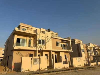 Townhouse for sale in October at a special price in Hyde Park Garden Lakes