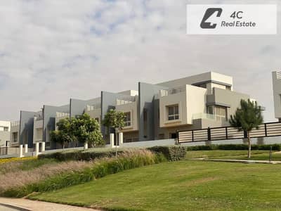 فيلا تاون هاوس 253م استلام فوري مقدم و اقساط برايم لوكيشن اوبن فيو لاند سكيب في هايد بارك التجمع الخامس القاهرة الجديدة بجوار ميفيدا