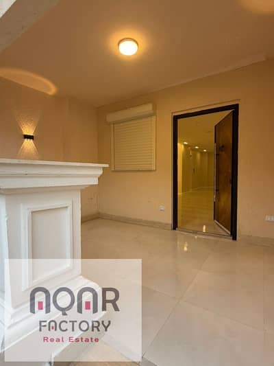 Ready for immediate delivery, with installments over 10 years — a 3-bedroom apartment in Rock Vera Compound, New Cairo, Al-Andalus, located in front o