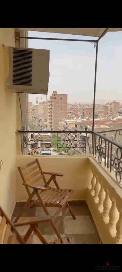 شقة مفروشة للإيجار المعادي شارع احمد زكي العمومي بالقرب من محطة المترو تتكون من اثنين غرفه نوم وريسبشن وحمام ومطبخ دور عاشر اسانسير بها تكييف