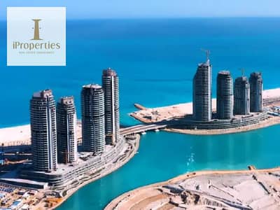 شاليه نصف تشطيب بالتكيفات علي البحر  في العلمين بمقدم 7% واقساط علي 12 سنة