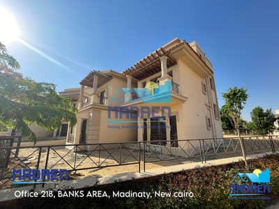Villa independiente modelo A3 en venta en Madinaty, grupo 25, con un gran jardín