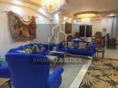 للبيع شقه بكمبوند النخيل مساحه 330 متر 3 غرف وليفينج و3 حمام ودريسينج متشطبه الترا لوكس  دور تاني بدون اسانسير بجوار بوابه 4 -5 لوكيشن  ممتاز جدا