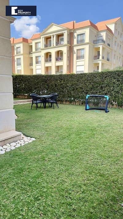 باطلالة خيالية شقة بحديقة خاصة متشطبة بالكامل للبيع في Regents Park - القاهرة الجديدة