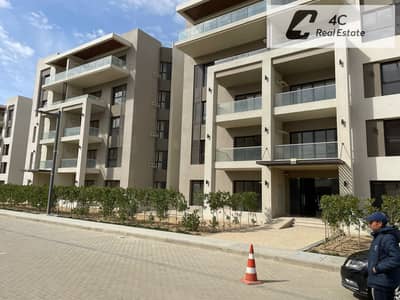 بأقل سعر في السوق شقة متشطبه بالكامل بحري للبيع  3 غرف نوم في كومباوند Address east في لوكيشن مميز دايركت علي  النادي