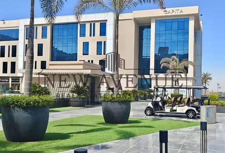 عيادة للبيع في مول ايترنا متشطبة بالتكييفات