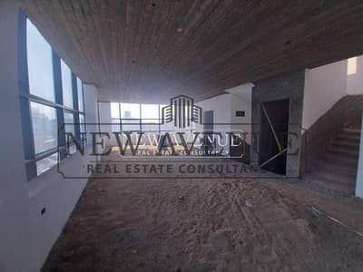 مبني  تجاري 1050م +3 طوابق + بيسمنت بالبنفسج  في القاهره الجديده