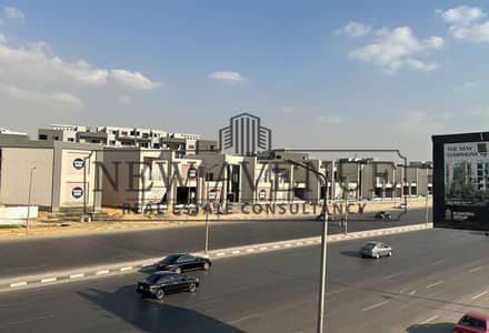 محل للايجار بمساحه مميزه مباشر عبي شارع الساعقه