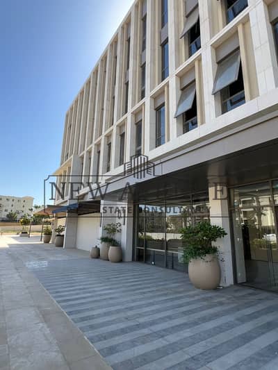 مكتب اداري للايجار متشطب بالكامل جاهز للاستلام بموع متميز في التجمع مفيدا 55 متر