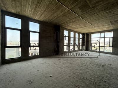 مبنى 580  متر في  ديستريكت 5  مؤجر بافضل عائد استثماري District 5