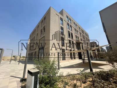 مبني اداري 5000م في District 5 التجمع للايجار