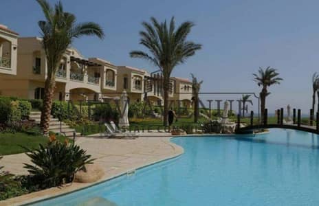 شاليه علوى مفروش كامل للبيع فى لافيستا ٦ العين السخنة لافيستا للتطوير العقاري la vista 6 Ain Sokhna la vista developments فيو على حمام السباحة والبحر