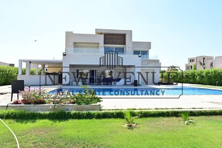 فيلا مستقلة بحمام سباحه للبيع فى هاسيندا باي  بالم هيلز للتطوير العقاريHacienda Bay Palm Hills Developments فى موقع متميز فيو لاجون استلام الفورى