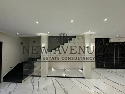 Under market price Townhouse in golden square overlooking landscape Ultra super lux finishing