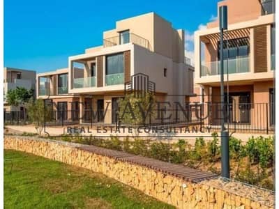 فيلا  LV Type - بموقع مميز جدا - استلام فوري  - 4 غرف نوم - نصف تشطيب -Sodic east
