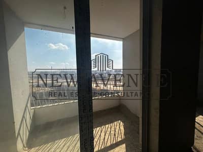 للبيع دوبلكس بمقدم و اقساط  استلام فوري كمبوند بلوم فيلدز في مستقبل سيتي Mostakbal city  Bloomfields compound