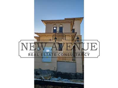 standalone villa ready to be move with installments in city gate new cairo