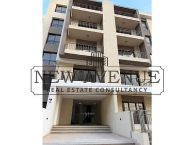 بنتهاوس للبيع متشطب بالكامل بالتكيفات و بڤيو متميز - استلام فوري تراس مفتوح -  fifth square - Al marasem - New Cairo Golden Square