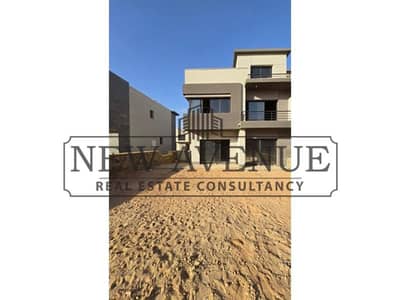 تاون هاوس كورنر  موقع مميز  استلام فوري Swanlake residence