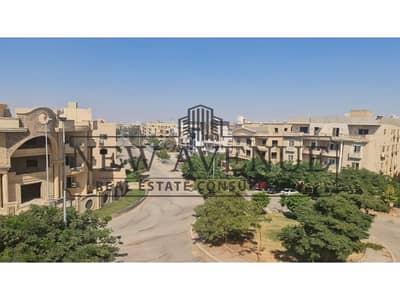 شقة روف للبيع في Banafseg Villas – استلام فوري – مفروشة بالكامل – 220م + تراس 48م – 3 غرف نوم – موقع مميز- البنفسج فيلات