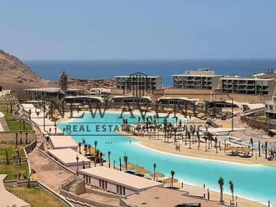 شاليه أرضي يطل علي البحر موقع مميز تشطيب كامل