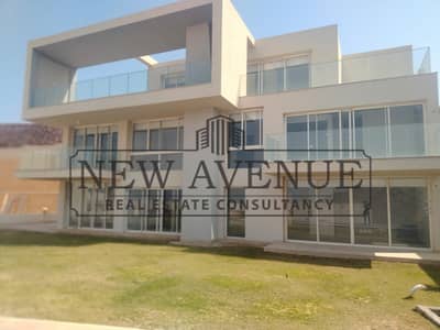 Villa under market price with roof very prime location with private pool ready to move in il monte galala el ai el sokhna
