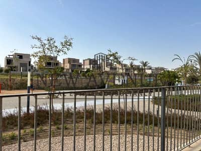 فيلا مستقلة للبيع في مشروع Sodic East New Heliopolis  جاهزة للاستلام و المعيشة  باطلالة رائعة على اكبر نهر شجري في المشروع و اجمل قطعة بها مساحات خضرا