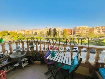 شقة للبيع متشطبة بالكامل تشطيب فاخر تطل علي حديقة واسعة في البنفسج ڤيلات